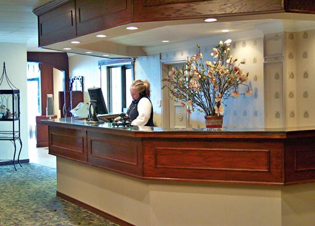 Ambassador Hotel 서드베리 외부 사진
