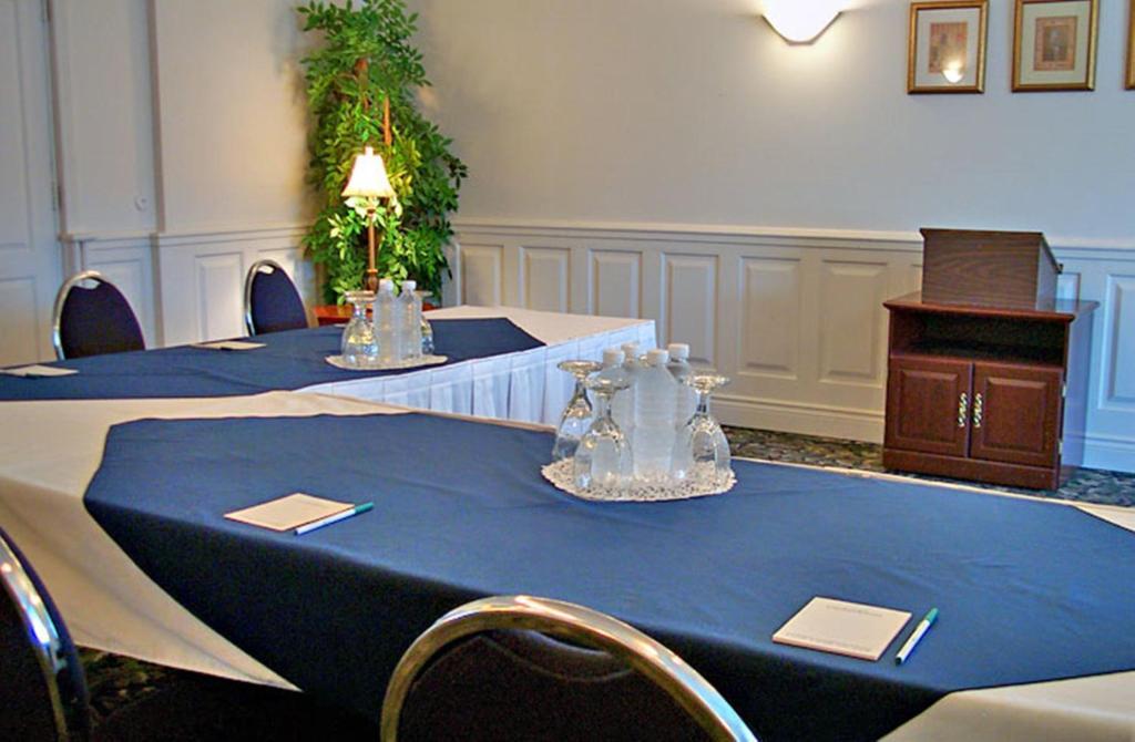 Ambassador Hotel 서드베리 외부 사진