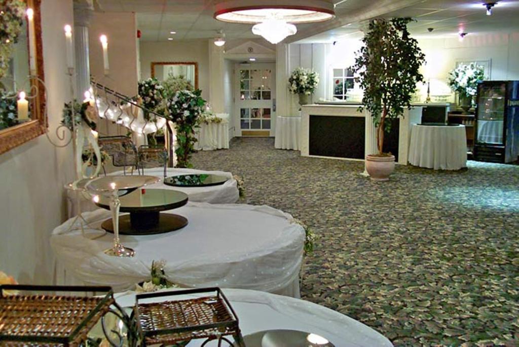 Ambassador Hotel 서드베리 외부 사진