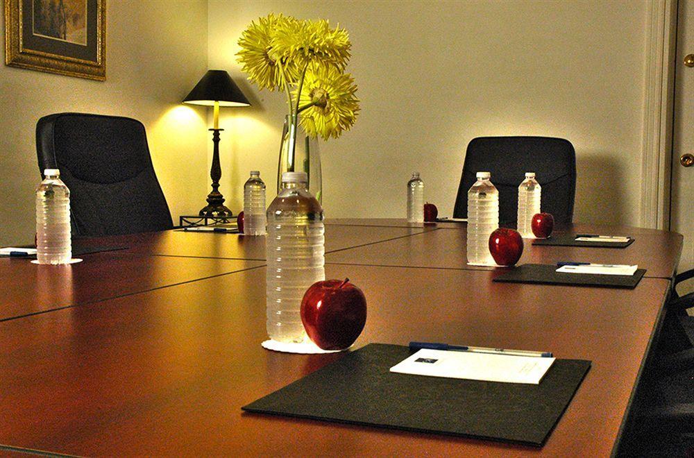 Ambassador Hotel 서드베리 외부 사진