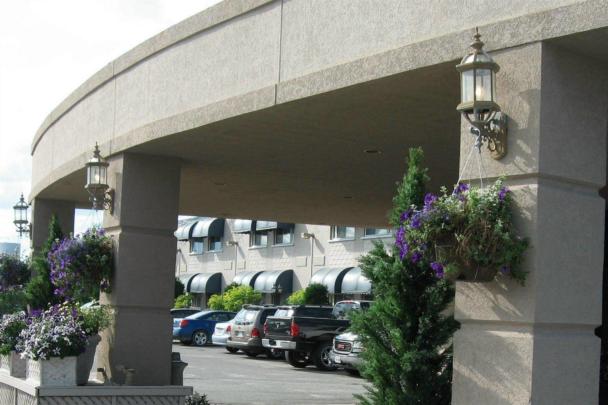Ambassador Hotel 서드베리 외부 사진