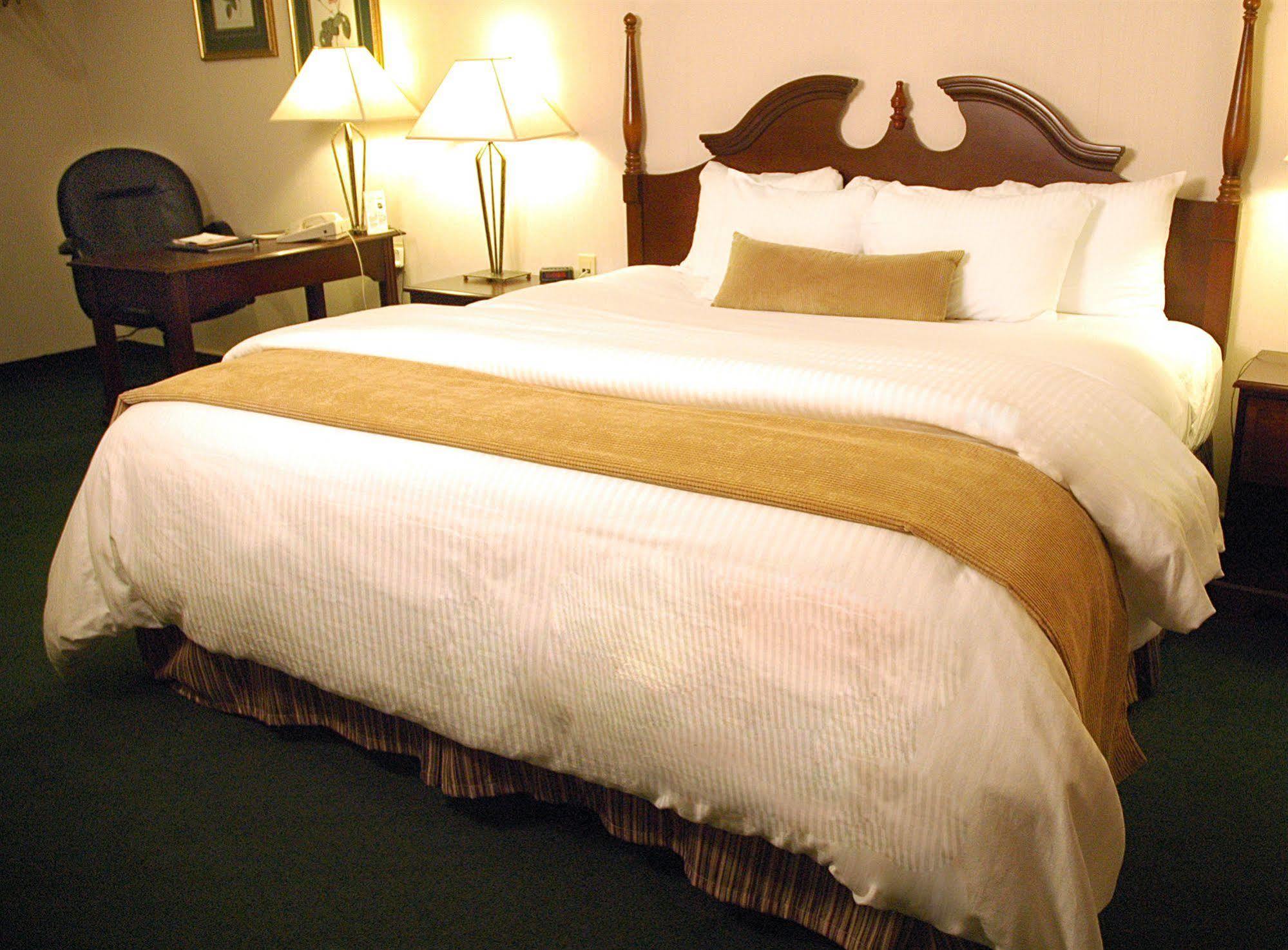 Ambassador Hotel 서드베리 외부 사진