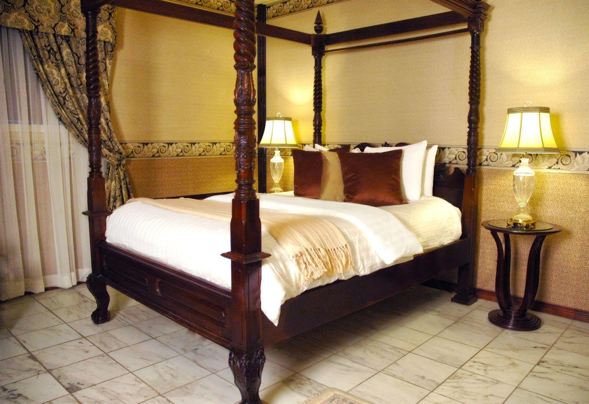 Ambassador Hotel 서드베리 외부 사진