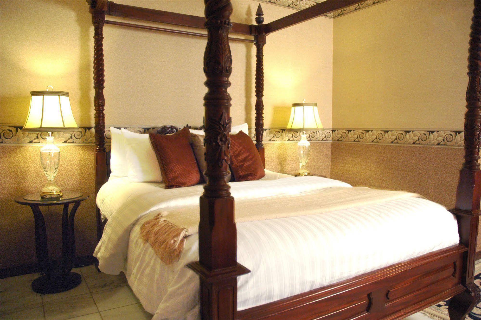 Ambassador Hotel 서드베리 외부 사진