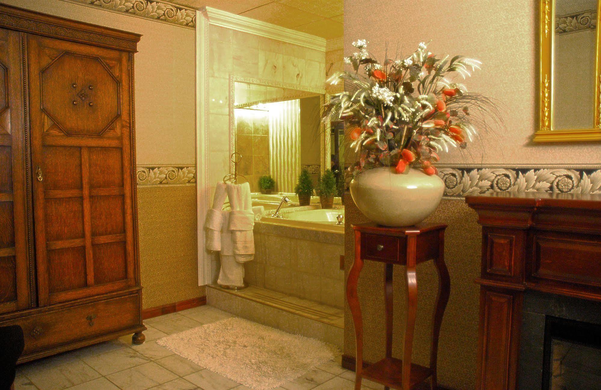 Ambassador Hotel 서드베리 외부 사진