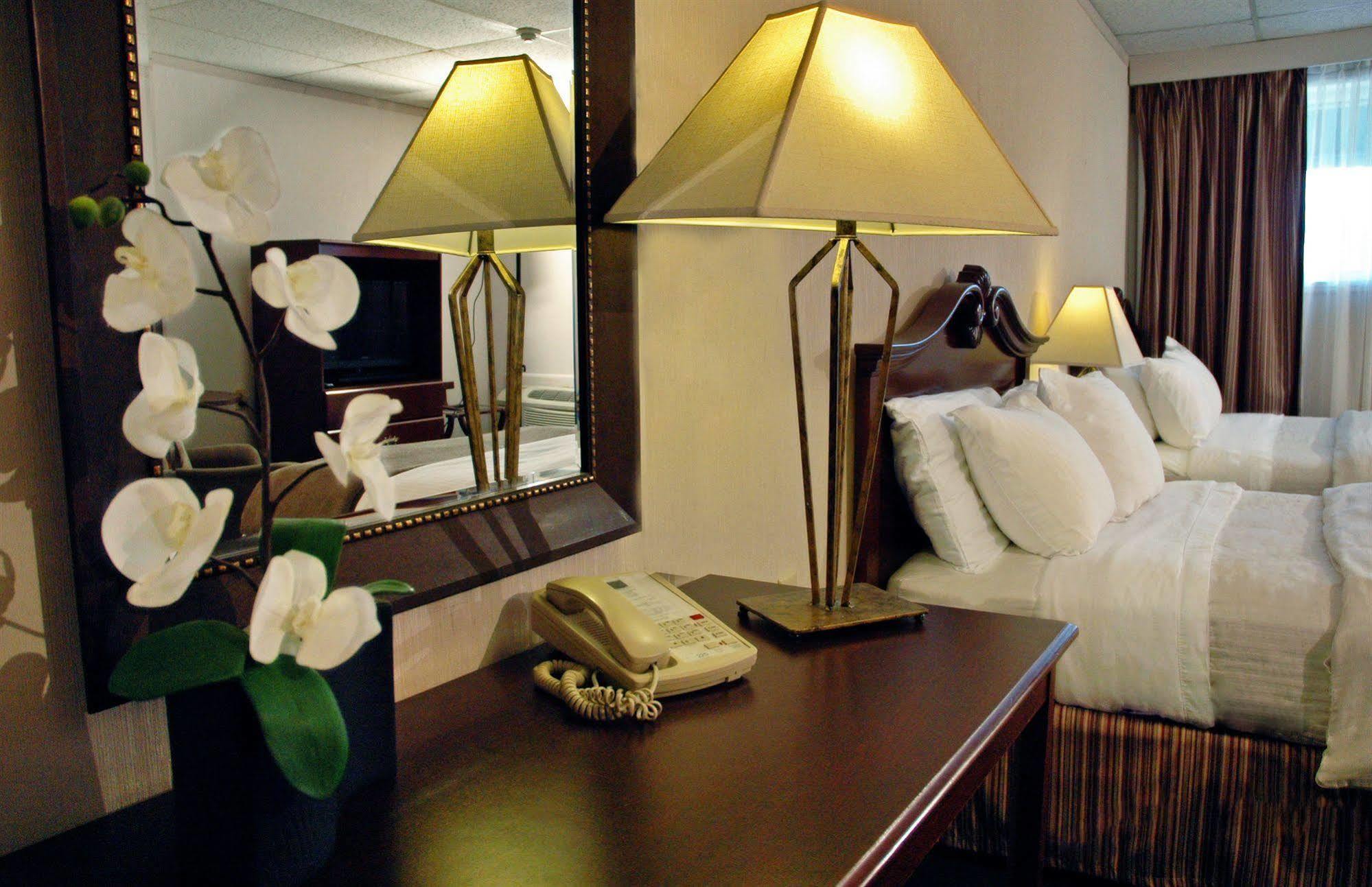 Ambassador Hotel 서드베리 외부 사진